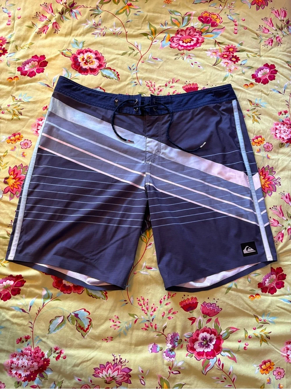 Quiksilver NWOT DryFlight diagonal color block blue board shorts men’s 36